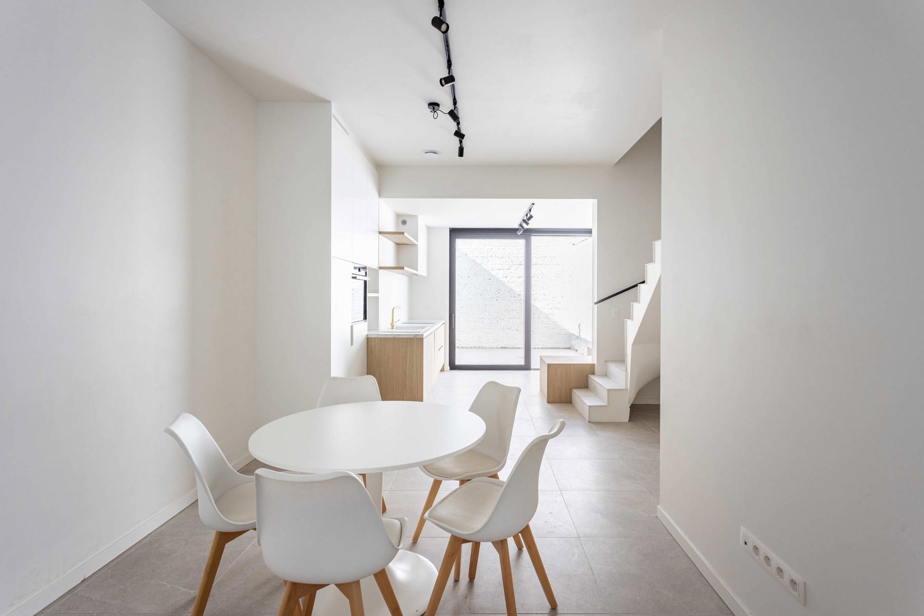 Kwalitatief gerenoveerde woning in centrum Aalst. - foto 5