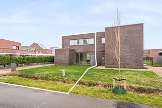 Deze bijna-energie neutrale woning bevindt zich op wandelafstand van het natuurgebied 'De Most' te Balen, op een perceel van 449 m². De woning...