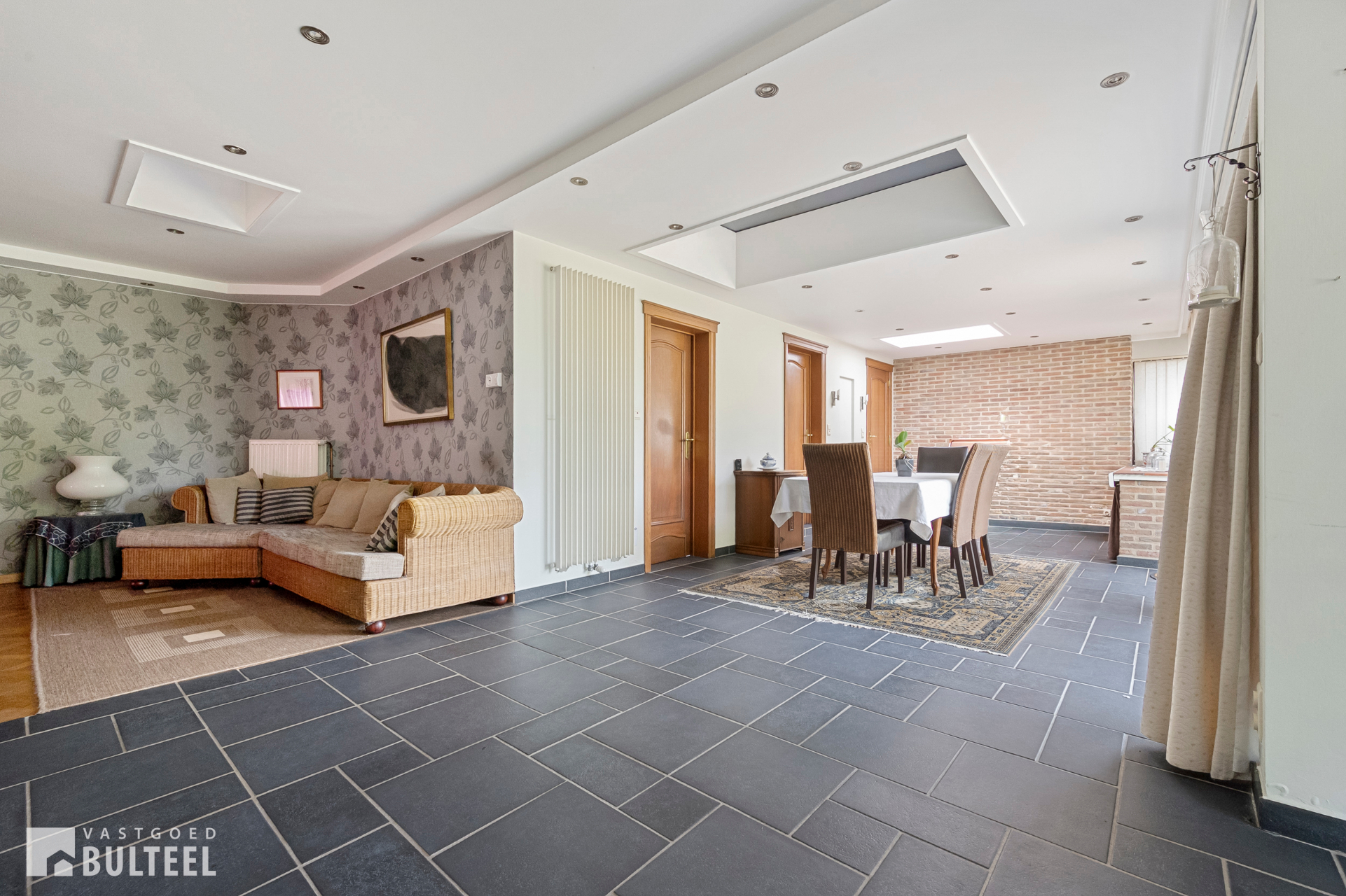 Karaktervolle woning met 5 slaapkamers op mooi perceel. - foto 5