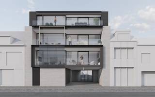 Villa Fortuna is een exclusief nieuwbouwproject gelegen op het Rameplein.<br /><br />Hier worden 3 uitzonderlijk ruime appartementen gerealiseerd op een toplocatie in het centrum met winkels, horeca, cultuur, sport en openbaar vervoer op wandelafstand.<br />De appartementen onderscheiden zich door hun royale en doordachte indeling, grote raampartijen die overvloedig natuurlijk licht binnenlaten, en een verfijnde afwerking met uitsluitend hoogwaardige materialen, in harmonie met het luxueuze en kwalitatieve karakter van het gebouw.<br /><br />De appartementen beantwoorden aan de meest recente energetische normen en zijn uitgerust met vloerverwarming op basis van een individuele warmtepomp en een ventilatiesysteem voor een gezond binnenklimaat <br />Achteraan het terrein zijn private garages voorzien, bereikbaar via het Rameplein, evenals fietsenbergingen met een toegang langs de Nieuwstraat.<br /><br /><br /><strong>Jouw woonwensen, jouw indeling.</strong><br />Kopers krijgen de mogelijkheid om de inrichting en afwerking af te stemmen op hun eigen stijl en behoeften, in samenspraak met de bouwheer.<br /><br /><u><strong>Villa Fortuna bestaat uit volgende entiteiten :</strong></u><br />- 1° Verdiep (1.1): 144 m² + 34 m² terrassen – 2 slpk – 1 bdk - berging <strong>VERKOCHT</strong><br />- 2° Verdiep (2.1): 144 m² + 26 m² terrassen – 2 slpk – 1 bdk – berging <strong>VERKOCHT</strong><br />- 3° Verdiep (3.1): 144 m² + 26 m² terrassen – 2 slpk – 1 bdk – berging<br />- Individuele fietsenbergingen<br />- 3 garages<br /><br /><strong>Mogelijkheid tot aankoop aan 6% btw</strong> (i.p.v. 21%), indien u voldoet aan de voorwaarden.<br />Meer info hierover op kantoor.<br /><br /><strong>Ook wild geworden van deze thuis? <br />Twijfel niet langer en leg vandaag nog uw afspraak op kantoor met de makelaar vast!</strong>