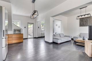 Zeer rustig gelegen bevindt zich deze ruime 3-gevelwoning op een perceel van 3a 70ca te Affligem. De woning is gelegen in een rustige en...