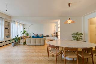 Luxury<strong> 3 bedroom apartment</strong> with <strong>2 bathrooms</strong> in the residential 'Van Putlei' in Antwerp South district . The second floor leads to a spacious entrance lobby. At the front is a spacious living room with <strong>parquet flooring</strong>, a dining room, and built-in wardrobes. Adjacent is a <strong>fully equipped kitchen </strong>with built-in appliances. At the rear of the apartment, you will find the master-bedroom with a built-in wardrobe and an <strong>ensuite bathroom</strong> with a bathtub and a vanity with two sinks. The <strong>spacious second and third bedrooms</strong> also have built-in wardrobes. The second bedroom opens onto the <strong>rear terrace</strong> overlooking the greenery and the building's private garden. A <strong>second bathroom has a walk-in shower</strong> and vanity. There is also a guest toilet and ample storage space. There is a <strong>basement storage room</strong> and <strong>a garage in the underground parking</strong> space -1. The rent is <span>€1,850 per month, including the garage</span>, plus <span>€ 600 per month for utilities, including heating and water</span>.