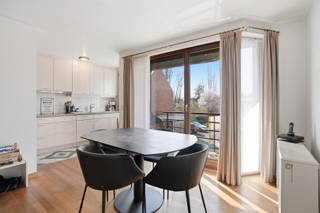 Duplex appartement te koop in Harelbeke op 1ste verdieping met 2 slaapkamers, ruim terras en garageboxOntdek dit lichtrijk appartement, gelegen op de...