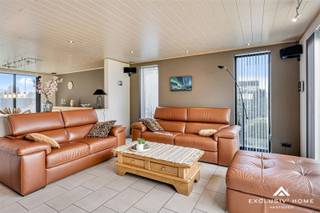 Deze stijlvolle villa bevindt zich op de grens van Opwijk, Merchtem met Asse. Ondanks het groene kader bevinden scholen, openbaar vervoer en...