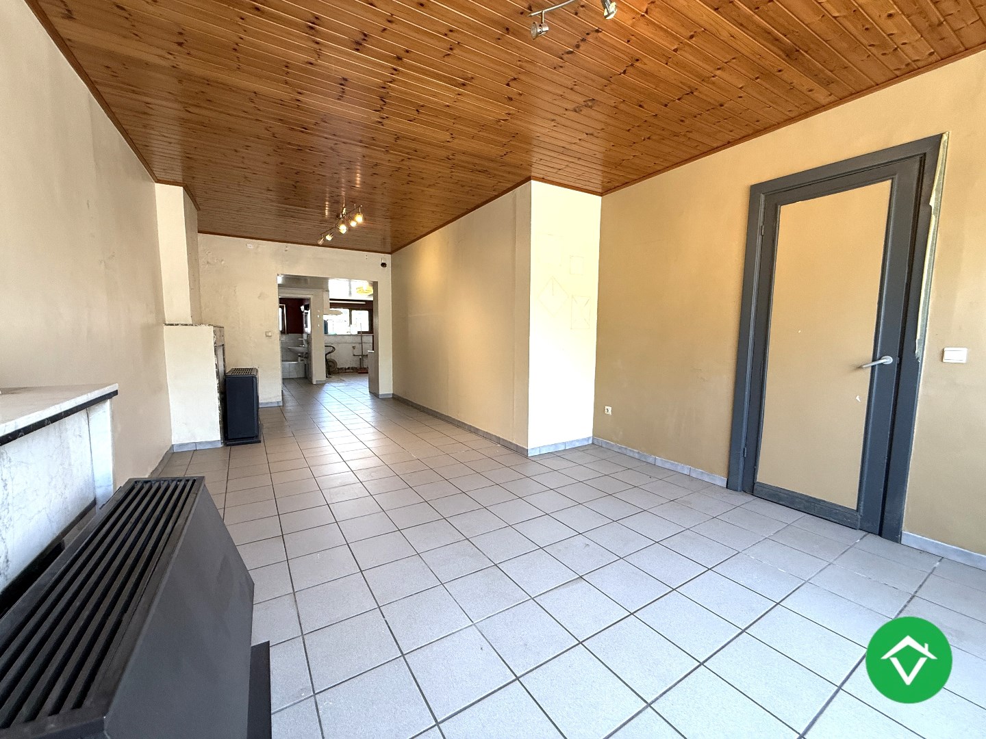 Op te frissen rijwoning met 3 slaapkamers en tuin in centrum Staden - foto 3