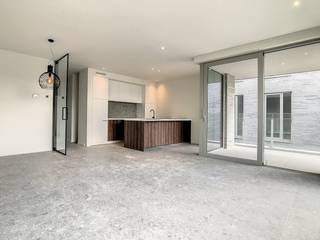 This new-build apartment for rent located in the village center of Wielsbeke, near the church, has 2 bedrooms. The apartment is easily accessible and located near a handful of shops such as: pharmacy, bakery, butcher, chip shop, hairdresser, school, nursery, ironing studio and renovated library. These are within walking distance.In addition to the mailboxes, parcel boxes in various sizes have also been integrated.LAYOUT:entrance hall - bedroom 1 - bedroom 2 - separate toilet - storage - bathroom - living room with open kitchen - terrace 1 parking spaceADVANTAGES:+ corner apartment+ located in a quiet village center+ several shops within walking distance+ high quality finish+ 1 pitch (€30/month)The quickest way to visit this property? Request your visit via the red button on our website (www.dewaele.com) and you will be contacted by our rental expert Nicolas. Appointments cannot be made by phone. For other questions, you can contact us by phone at 056 605 605.