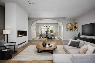 Locatie:<br /><br />De statige vrijstaande woning is gelegen vlakbij het levendige centrum, met een vlotte verbinding naar de R4 en E40, zijn dit alvast grote troeven van dit eigendom.<br />Bereikbaarheid en alles qua winkels, scholen, openbaar vervoer en ontspanning zijn in de onmiddellijke omgeving te vinden.<br /><br />Woning:<br /><br />Deze statige alleenstaande woning op een perceel van 708m2 vraagt renovatiewerken. Na het renoveren van deze eigendom zal deze woonst opnieuw aan het hedendaagse en moderne comfort voldoen qua technieken en afwerking.<br />Deze woonst geniet veel mogelijkheden, zo is er een grote leefruimte, keuken, afzonderlijk bureau.<br />Alsook zijn er 3 ruime slaapkamers en een grote badkamer op de 1e verdieping en is er op de 2e verdieping nog veel ruimte om naar wens in te vullen. Op dit moment doet deze ruimte dienst als zolderruimte.<br /><br />TROEVEN:<br />- CENTRALE locatie<br />- Vlotte verbinding naar invalswegen<br />- woning met POTENTIEEL (zolder verdieping in te richten)<br /><br />De renders/intekeningen zijn puur illustratief, deze werken worden niet uitgevoerd.<br /><br />Voor een bezoek of meer informatie 0472 01 51 51