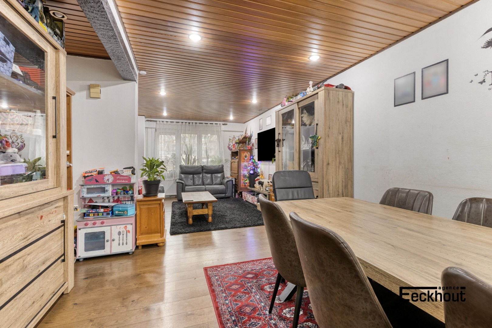 Grotendeels gerenoveerde woning met 3 ruime kamers en 2 badkamers! - foto 3