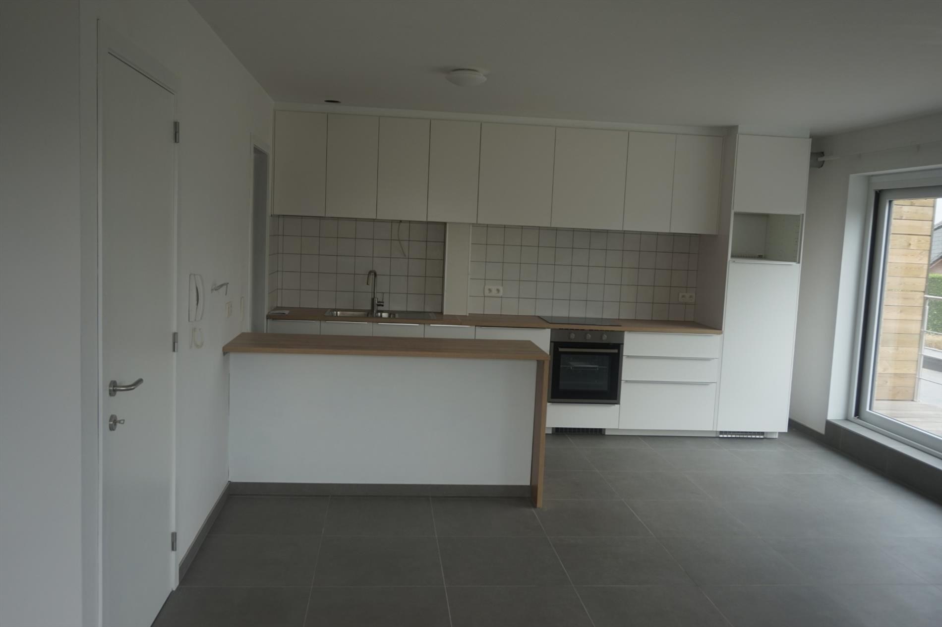 Ruime bel-étage woning met terras, garage en 3 slaapkamers in Lokeren - foto 4