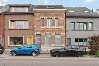 À la recherche d'une maison pleine de caractère, prête à emménager, où l'espace, la lumière et le confort se rejoignent ? Cette maison rénovée de...