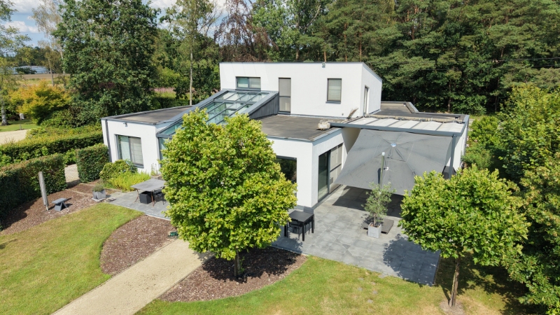 Moderne villa van 247m² op 58 are met bijgebouw-garage en zwembad - foto 5