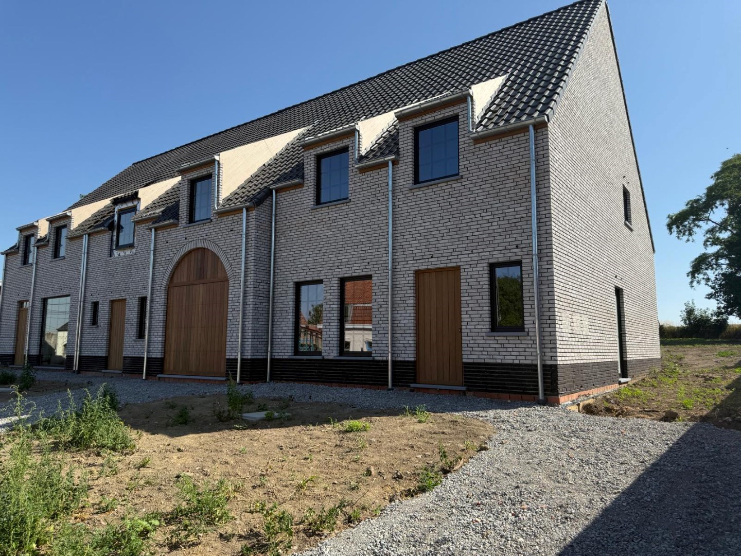 Nieuwbouwwoning met ruime tuin. - foto 1