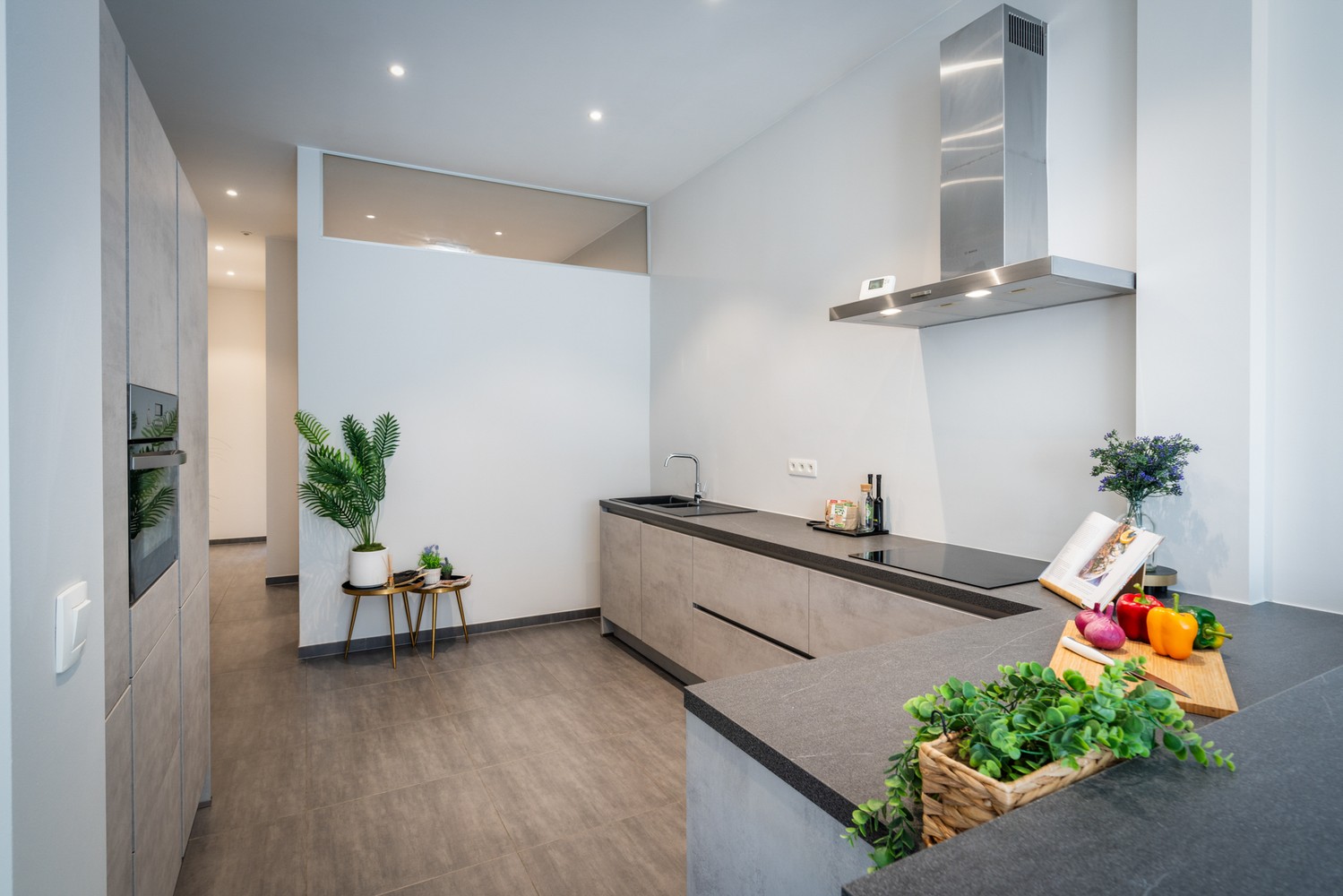 Stijlvol gerenoveerd appartement met hoge plafonds, 2 slpks vlak bij zee te koop in Oostende - foto 5