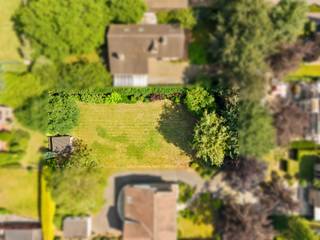 Prachtig bouwperceel van 900 m² gelegen in het gegeerde villapark De Piste te Zulte.Ideaal perceel voor het realiseren van een ruime alleenstaande villa in een residentiële, rustige en groene omgeving. Geniet van een unieke combinatie van privacy, wooncomfort en een uitstekende bereikbaarheid naar winkels, scholen en verbindingswegen.Zeldzame opportuniteit op een toplocatie in één van de meest gegeerde woonwijken van Zulte.Meer info? arne@immobeguin.be