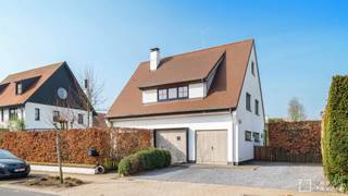 Vlakbij de Magere Schorre en het Koningsbos bevindt zich deze instapklare, alleenstaande villa op een perceel van 527 m². De woning geniet van...