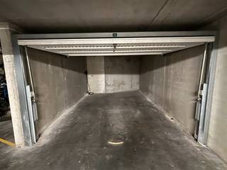 Deze ruime, en vooral brede garage is gelegen in het afgesloten garagecomplex Residentie Zeezicht.De garage is praktisch in te rijden en heeft...