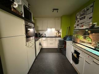 Appartement met 2 slaapkamers op wandelafstand van het centrum.Indeling en omschrijving:Inkomhal met rechts hiervan de woonkamer en keuken, voorzien...