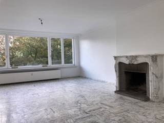 In het hart van Square Ambiorix en op de 3e verdieping van een charmant gebouw, mooi 3-slaapkamer appartement met karakter, lichtrijk en...