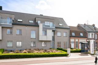 Ruim GLV app met tuin in Onze-Lieve-Vrouw-Waver.Op een centrale ligging in Onze-Lieve-Vrouw-Waver bevindt zich dit verzorgd gelijkvloers...