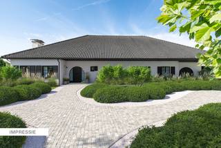 Deze uiterst ruime oerdegelijke villa, gelegen op een royaal perceel van 4860 m² in een centraal gelegen omgeving, biedt een ongezien...