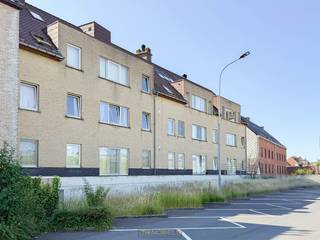 Instapklaar duplex 2-slaapkamer met privatieve kelderberging en staanplaats (optioneel aan te kopen), ideaal gelegen in het bruisende centrum...