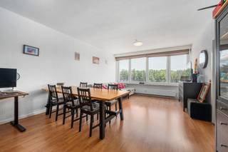 <p>Te koop: ruim halfopen appartement in Antwerpen, op een unieke locatie vlak naast het prachtige Rivierenhof.<br /><br />Dit appartement combineert een rustige, groene omgeving met alle voorzieningen binnen handbereik. Winkels, scholen en openbaar vervoer liggen op wandel- en fietsafstand, terwijl je dankzij de goede verbindingen snel in Antwerpen-centrum of op belangrijke invalswegen bent. De woonkamer wordt overspoeld door natuurlijk daglicht dankzij grote raampartijen, wat zorgt voor een open en luchtige sfeer. Met twee volwaardige slaapkamers is dit een ideale woning voor gezinnen, koppels of investeerders.<br /><br />Belangrijkste ruimtes:<br />• Ruime woonkamer (32 m²) met veel lichtinval<br />• Vernieuwde keuken (8 m²) voorzien van dubbele spoelbak, vaatwasser, inductiekookplaat, oven, koelkast en diepvries<br />• Slaapkamer (15 m²)<br />• Slaapkamer (11 m²)<br />• Badkamer (5 m²) met inloopdouche, wastafel in meubel, aansluiting voor wasmachine en droogkast<br />• Inkomhal (7 m²) met parlofoon en ingemaakte kasten<br />• Apart toilet (1 m²)<br /><br />Troeven:<br />• Unieke ligging naast Rivierenhof, nabij winkels, scholen en openbaar vervoer<br />• Woonkamer met overvloedig daglicht en open sfeer<br />• Twee ruime slaapkamers met diverse gebruiksmogelijkheden<br />• Incl. kelderberging<br /><br />Neem vandaag nog contact op met je ERA-makelaar voor een bezoek. JOUW DROOMAPPARTEMENT. ZO GEVONDEN!</p>