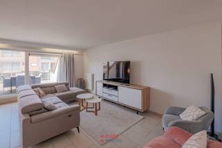 Zéér knap, onbemeubeld en ruim duplex appartement te huur met 2 ruime slaapkamers. Centraal gelegen in de prachtige residentie Bernardus te Nieuwpoort-Bad. Ideaal als vaste woonplaats of als tweede verblijf. Met zijn aangename volume is dit een droom-appartement aan de Westkust. <br />100 EUR voorschot syndicuskosten per maand (verwarming incluis)<br />EPC = 154