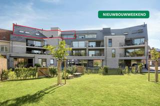 Ce dernier appartement (107 m²) à vendre dans la résidence August comprend :<br />-un espace de vie lumineux avec cuisine ouverte<br />-2 chambres<br />-salle de bain installée<br />-terrasse ensoleillée<br />-2 débarras<br /><br />En plus de l'appartement, vous avez la possibilité d'acheter un espace de stationnement souterrain et un espace de rangement au sous-sol. Un abri à vélos est disponible et inclus dans le prix d'achat.<br /><br />Situé au coin de la rue Augustijnenstraat et de Haiglaan, vous trouverez ce nouveau projet résidentiel élégant Residentie August à vendre. La Residence August propose des appartements d'une ou deux chambres situés dans un excellent emplacement à Ypres. <br /><br />De plus, cette résidence est construite avec des matériaux durables et économes en énergie. Une citerne commune de 28 000 litres est reliée aux toilettes. Des panneaux solaires sont également fournis par appartement. Les bornes de recharge pour voitures électriques, c'est possible !<br /><br />L'achèvement de cette résidence est prévu pour le printemps 2023.<br />Le projet est éligible au régime de TVA de 6 % !