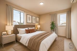 Cet appartement élégamment rénové, situé au premier étage, offre un cadre de vie confortable et serein dans un emplacement central et calme. Vous...