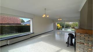 Ruime vrijstaande 3-slaapkamerwoning met TUIN en GARAGE, ideaal en rustig gelegen in Oedelem, deelgemeente van Beernem. ** ** Omvat een inkom,...