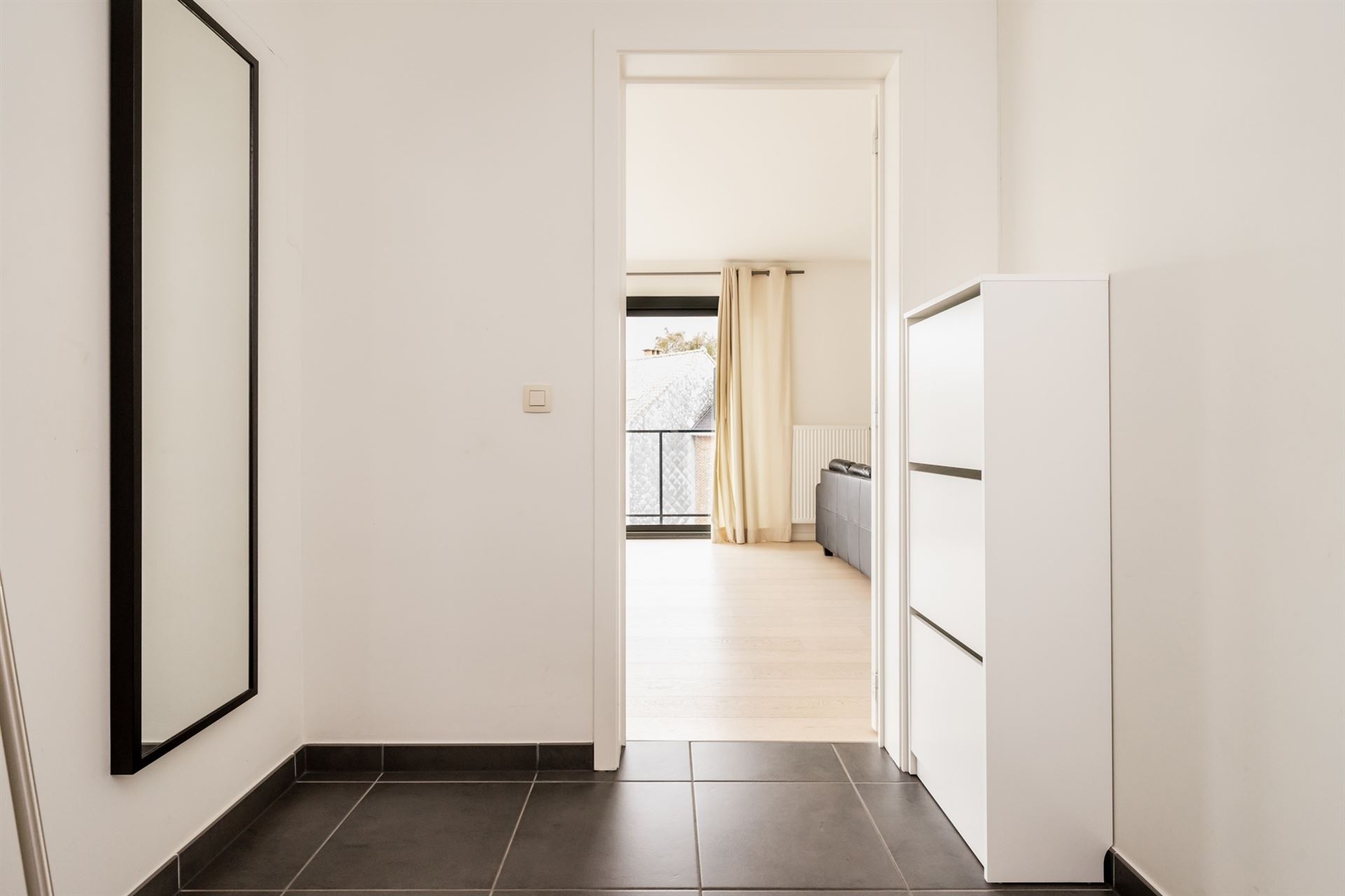 Appartement spacieux et lumineux, meublé, avec terrasse – Emplacement stratégique à Waterloo - photo 5