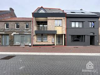 PLUSPUNTEN: + perceeloppervlakte: 584 m²+ bewoonbare oppervlakte: 314 m²+ 1 gelijkvloers appartement+ 1 duplexappartement+ voorzien van 3 carports+...