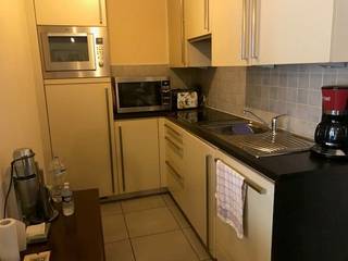 Ruim gelijkvloersappartement op interessante ligging dichtbij de winkels en invalswegen van Oostende.Bestaat uit : inkom met berging en apart toilet,...