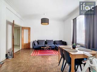 Appartement lumineux bien entretenu au troisième étage d'un immeuble de standing à Ixelles, à proximité de l'Université Libre de Bruxelles (ULB) et...