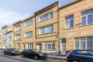 Ontdek dit duplexappartement in een kleinschalig gebouw zonder vaste kosten, ideaal voor wie houdt van rust, ruimte en comfort! Het appartement...