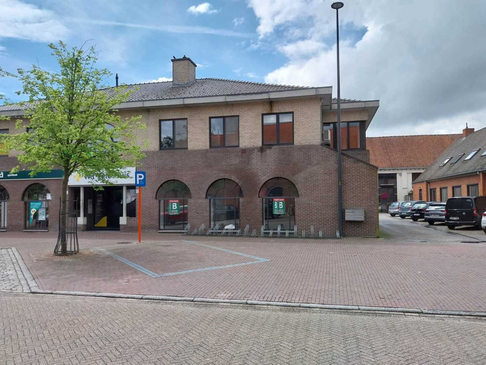 Gunstig gelegen kantoor- of handelsruimte in het centrum van Westerlo - foto 1