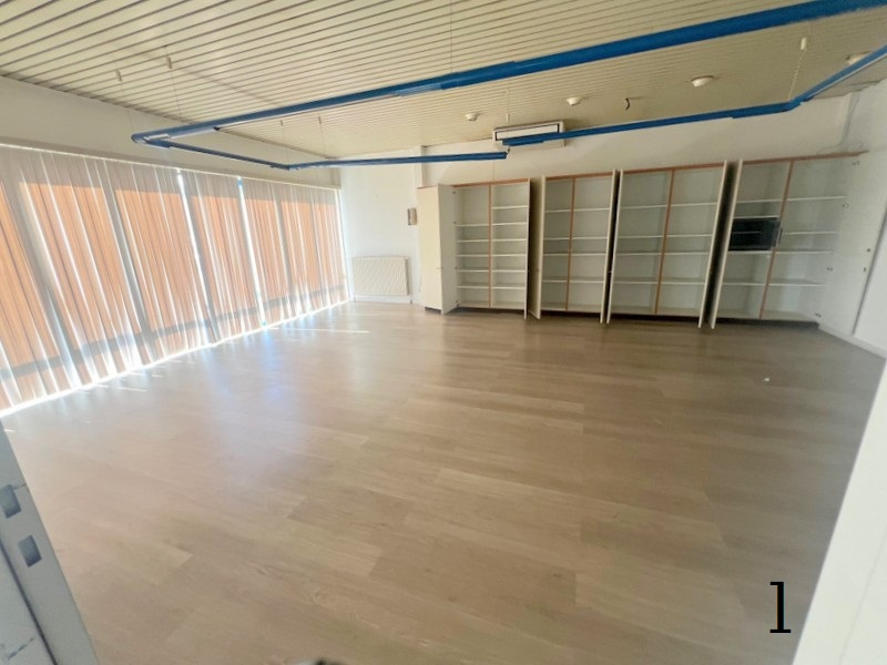 distributiecentrum / magazijn / werkplaats in actief industriegebied - photo 4