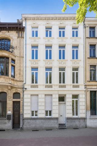 Are you interested in viewing this studio? Request your visit below! This studio is located in a highly desirable location, near t Groen Kwartier &...