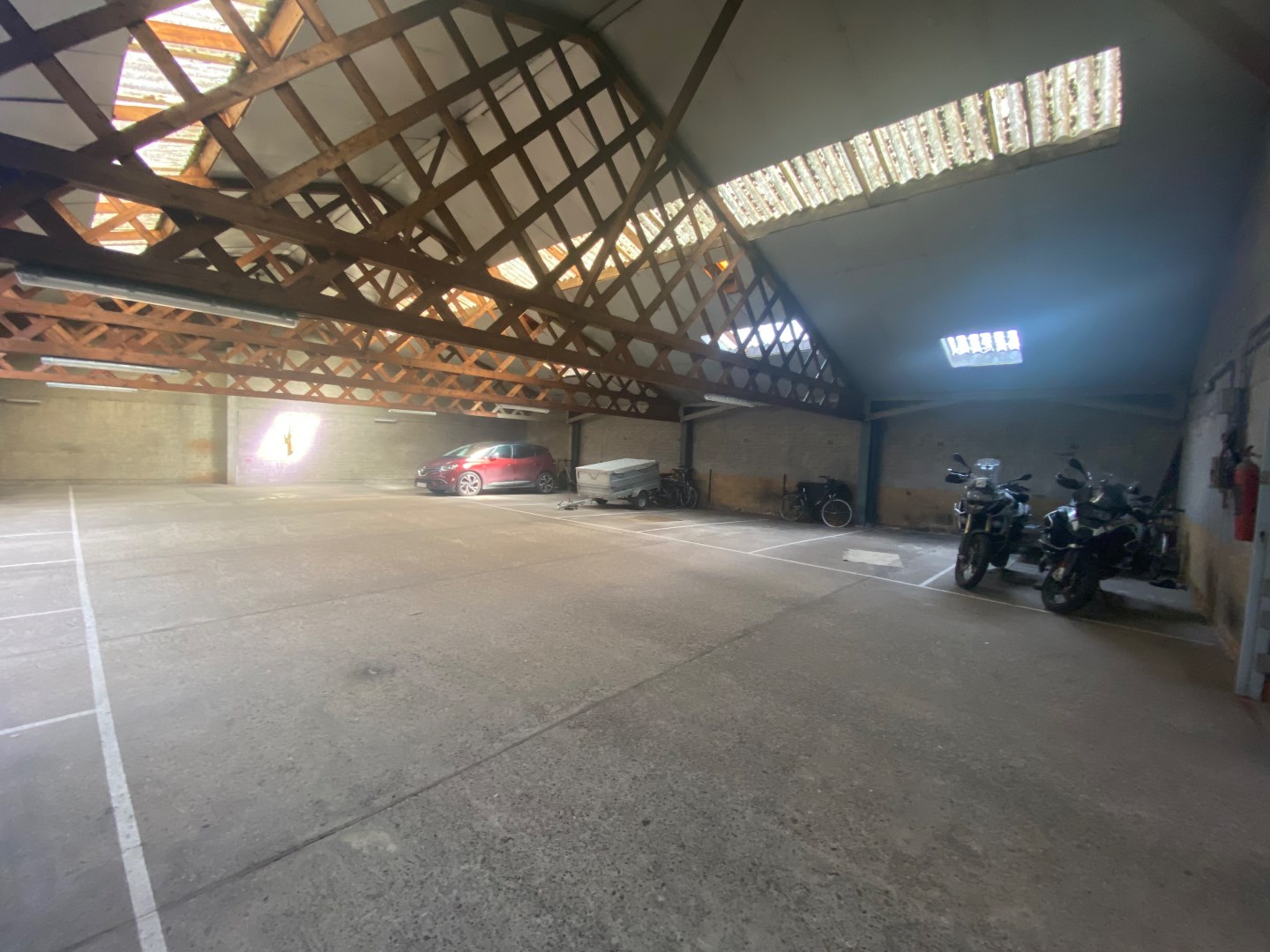 Overdekte autostaanplaats te huur in het centrum van Temse - foto 3