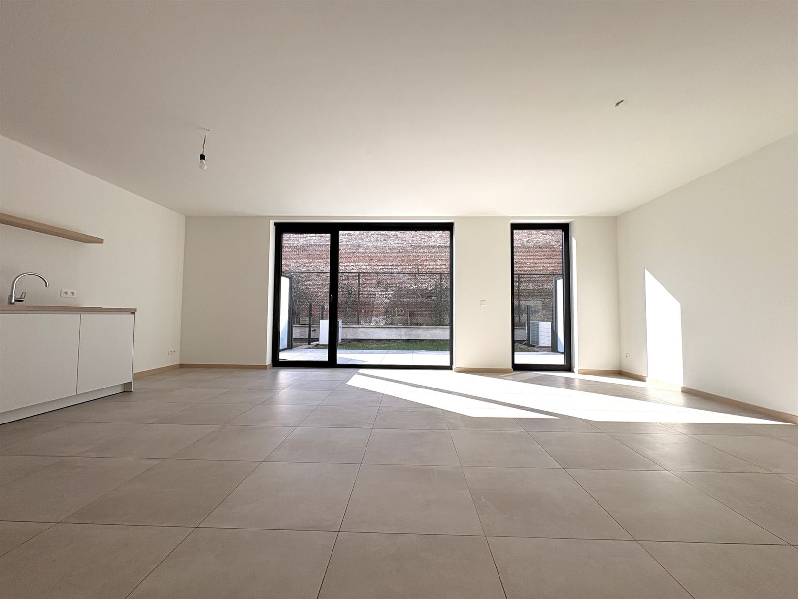 Modern en instapklaar gelijkvloers appartement met terras, tuin en ondergrondse staanplaats in Grembergen - foto 4