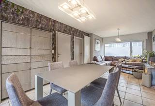 Ontdek deze volledig gerenoveerde woning (2017) in hartje Heist, waar comfort en duurzaamheid centraal staan. Gelegen op een toplocatie, vlakbij...