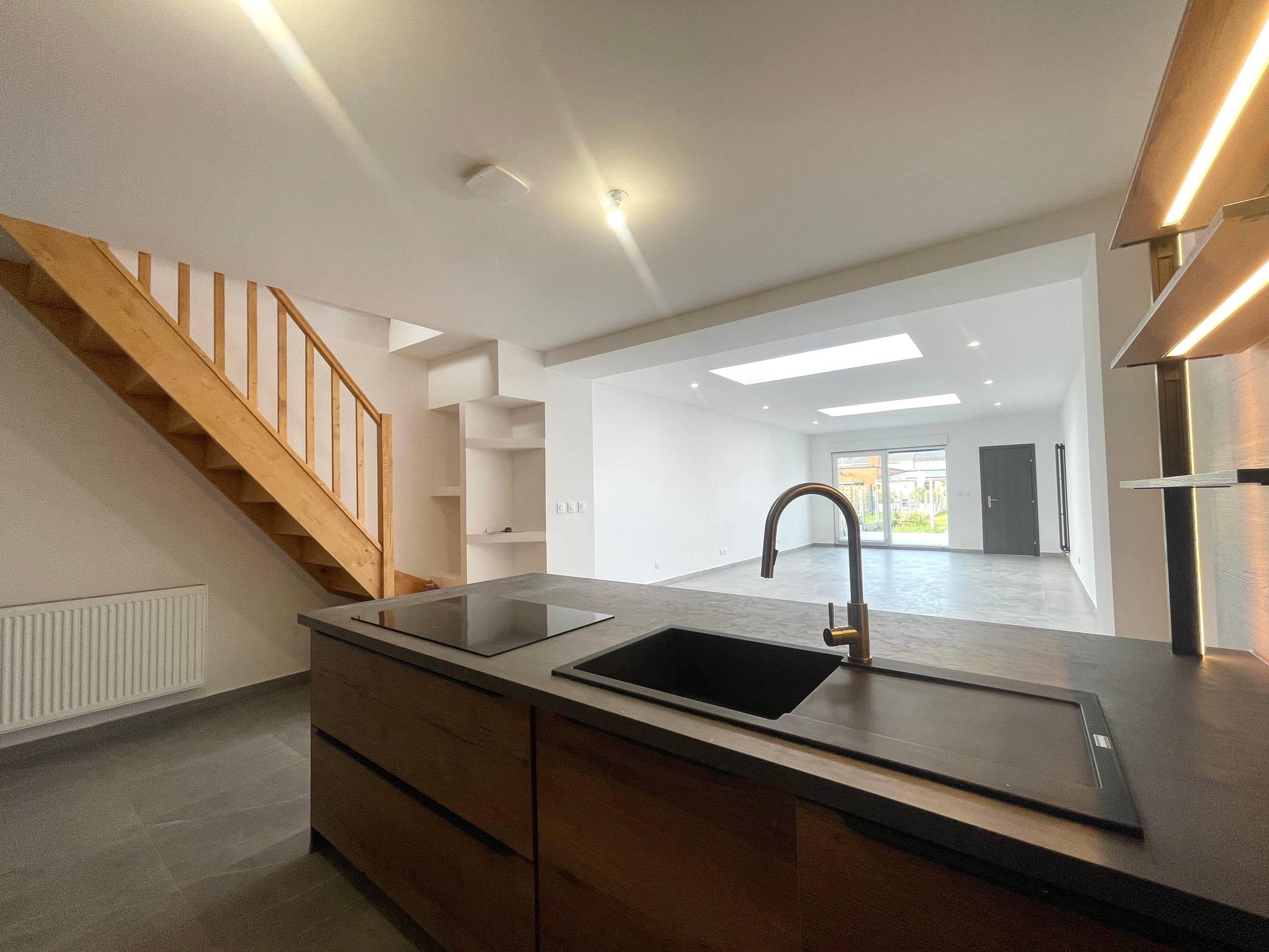 Zeer mooie en ruime gerenoveerde woning met garage en uitweg - foto 5