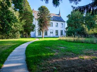 Sommige panden hebben een ziel.Deze voormalige pastorie in het centrum van Geetbets is daar het perfecte voorbeeld van.Naast de dorpskerk staat dit...