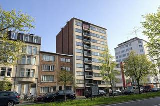 Welkom in dit appartement op de zevende verdieping, gelegen op een centrale locatie net binnen de Singel, tussen Berchem en 't Stad. Vanuit...