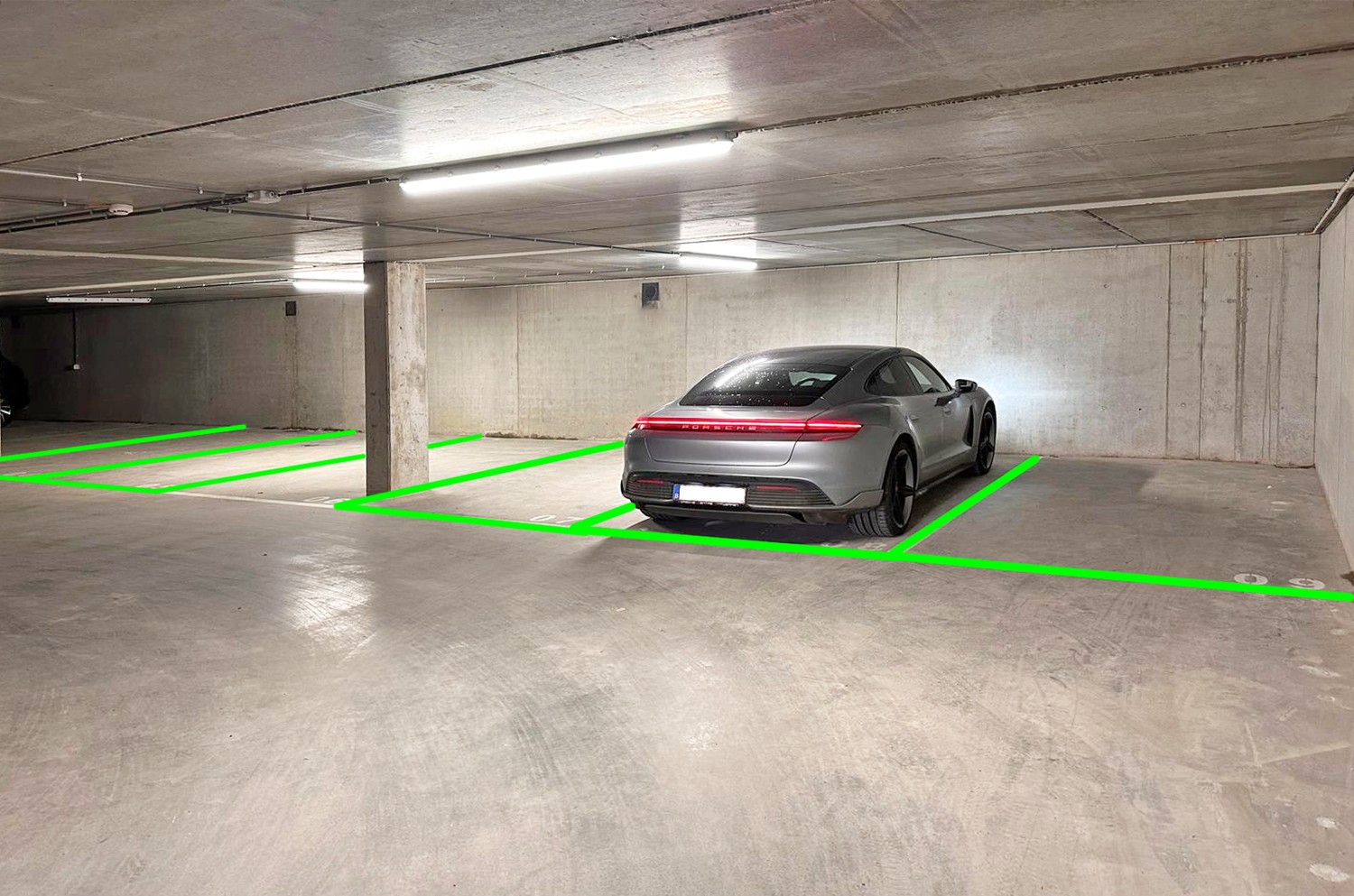 Ondergrondse autostaanplaats in residentie "THE SILVER RESIDENCE" - foto 1