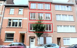 Dewaele Brussels presenteert dit prachtige appartement met één slaapkamer van 68 m², gelegen op de 3de verdieping van een verzorgde mede-eigendom in Ukkel. Dit pand combineert modern comfort met een residentiële rust en geniet van een uitzonderlijke natuurlijke lichtinval en een uitstekende indeling.Leefruimtes:Verwelkomende inkomhal die leidt naar een aangename en ruime woonkamer badend in het licht, met directe toegang tot een eerste terras.Keuken: Functioneel ingerichte keuken.Nachtgedeelte: Een mooie, comfortabele en rustige slaapkamer die eveneens toegang biedt tot een terras.Sanitair &amp; opbergruimte: Badkemper met ligbad, apart toilet en een praktische berging. Een privékelder maakt het geheel compleet.Technische troeven &amp; Recente renovaties: Het appartement heeft onlangs ingrijpende energiebesparende werkzaamheden ondergaan voor een uitstekend thermisch en akoestisch comfort:- Volledige dakisolatie en renovatie van het dak.- Vervanging van de ramen door superisolerende dubbele beglazing van de nieuwste generatie. EPC-nota: Het huidige certificaat is in de vernieuwingsfase. Het volgende document zal de waarde van deze recente werken volledig integreren.Bevoorrechte locatie: Gelegen in de zeer gewilde Generaal Lotzstraat, biedt het appartement een rustige residentiële omgeving en blijft het toch uitstekend verbonden. U bevindt zich op loopafstand van het Wolvendaelpark, het Brugmannplein, de winkels van de De Frélaan en het openbaar vervoer (trams, bussen) met een directe verbinding naar het centrum van Brussel.Een ideale opportuniteit voor een alleenstaande of een koppel.