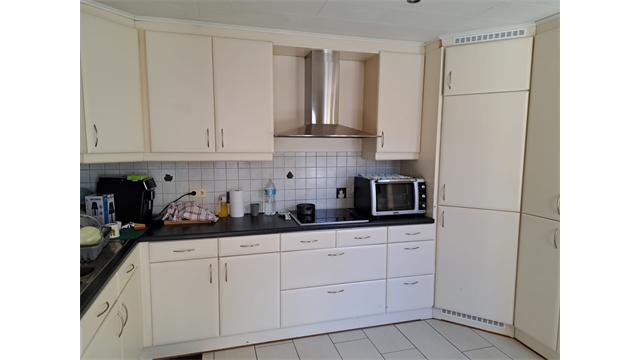 Een vrijstaande woning met ruime tuin en garage nabij het centrum van Vlimmeren - foto 5