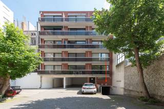 - Portail automatique,<br />- Pas d'ascenseur,<br />- Résidence bien entretenue,<br />- Situation très centrale.<br /><br />Cet emplacement est situé dans la célèbre résidence "Atlantic" à deux pas de la plage.<br /><br /><br />Plus d'informations et visites<br />Immo De Beus 059 510 300<br /> 