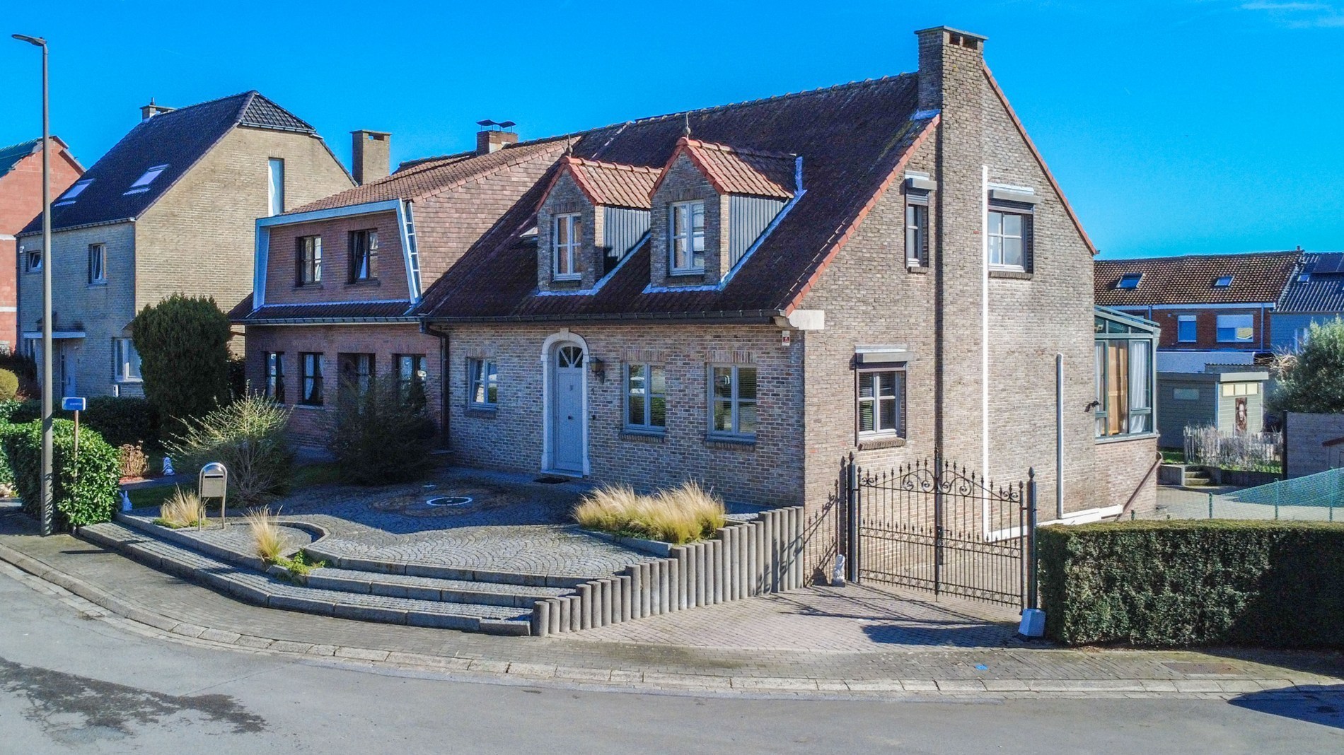 Une maison exemplaire avec 3 chambres, un bureau, garage et superbe jardin! - photo 4