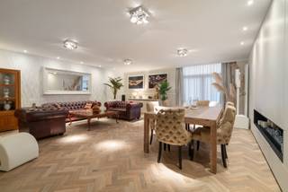 Ben je op zoek naar een uitzonderlijk duplex appartement met een aansluitende open bureauruimte, ingericht als een luxueus woonverblijf? Zoek...